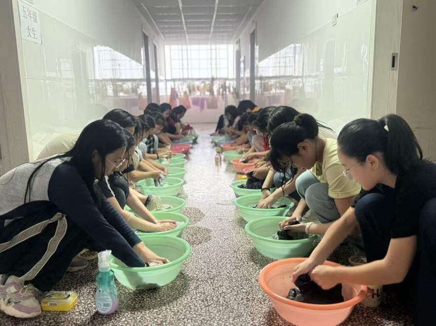 巧手洗涤衫 劳动润童心——【东台创新小学】开展“洗衣小能手”劳动实践活动