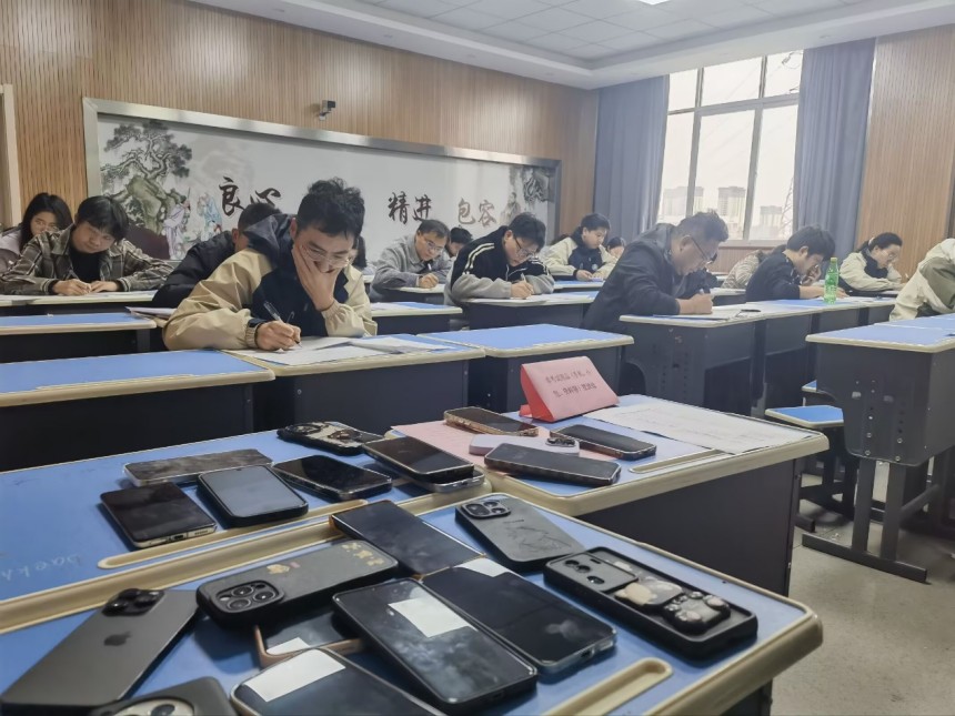 队伍建设丨德艺双馨传薪火，师生同考共成长------学校举行第五届“雏阳杯”在职教师解题能力大赛